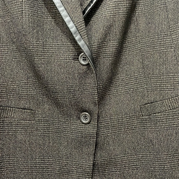 Lane Bryant dark brown suit jacket/blazer with faux leather trim.Size 26 - Picture 4 of 9